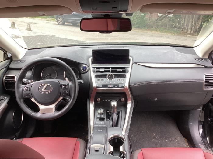 Lexus NX I 300h 2.5 16V 4x4 Schrottauto (2019, Schwarz)