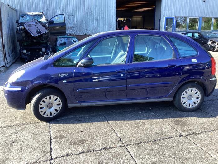 Citroen Xsara Picasso 1.8 16V Schrottauto (2004, Blau)