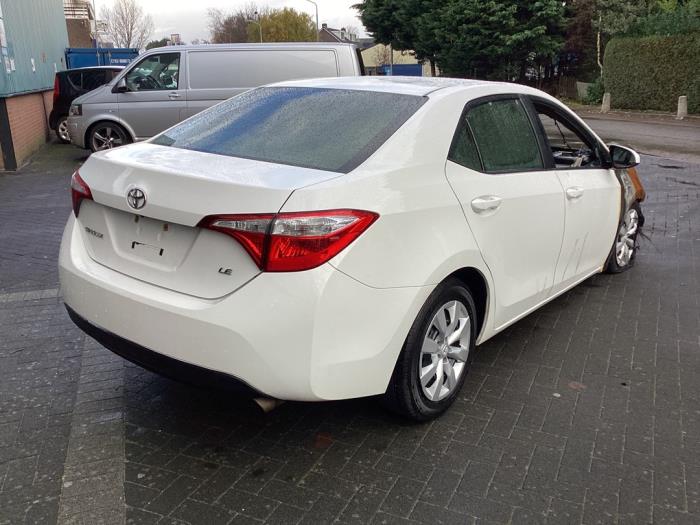Toyota Corolla Salvage vehicle (2015, White)