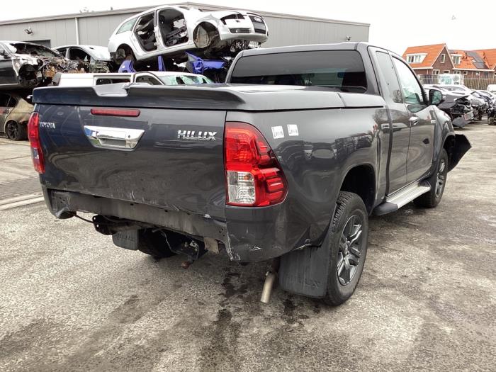 Toyota Hilux VI 2.4 D4D-F 16V 4x4 Salvage vehicle (2021, Gray)