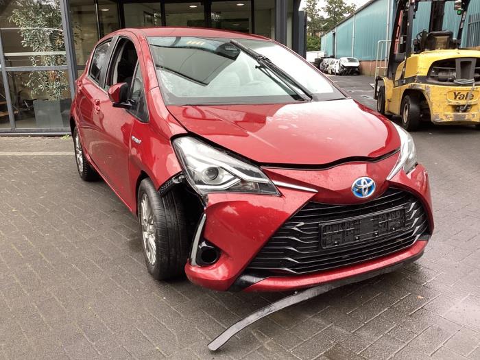 Toyota Yaris III 1.5 16V Hybrid Schrottauto (2019, Rot)