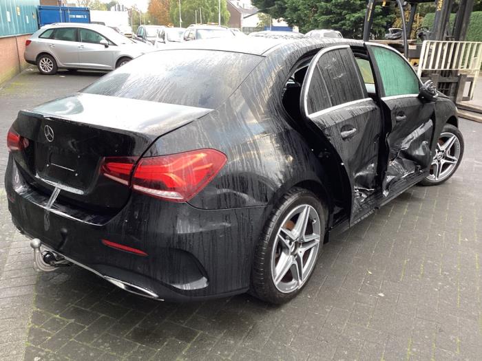 Mercedes A Limousine 1.3 A-180 Turbo Schrottauto (2020, Schwarz)