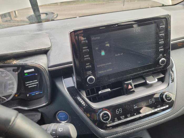 Toyota Corolla Touring Sport 1.8 16V Hybrid Schrottauto (2022, Grün)