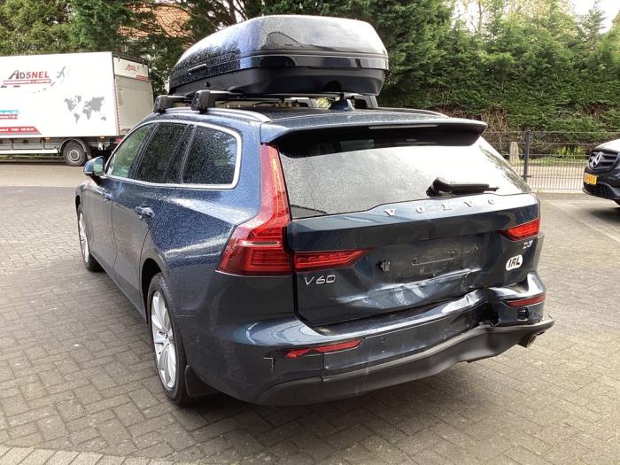 Volvo V60 II 2.0 D3 16V Épave (2019, Métallisé, Bleu)