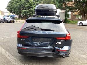 Volvo V60 II 2.0 D3 16V Épave (2019, Métallisé, Bleu)