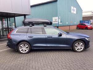 Volvo V60 II 2.0 D3 16V Épave (2019, Métallisé, Bleu)