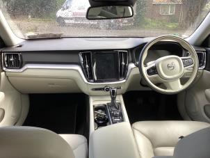 Volvo V60 II 2.0 D3 16V Épave (2019, Métallisé, Bleu)