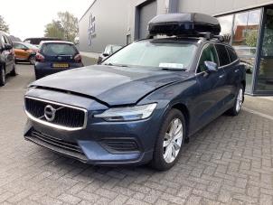 Volvo V60 II 2.0 D3 16V Épave (2019, Métallisé, Bleu)