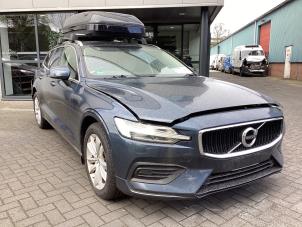 Volvo V60 II 2.0 D3 16V Épave (2019, Métallisé, Bleu)