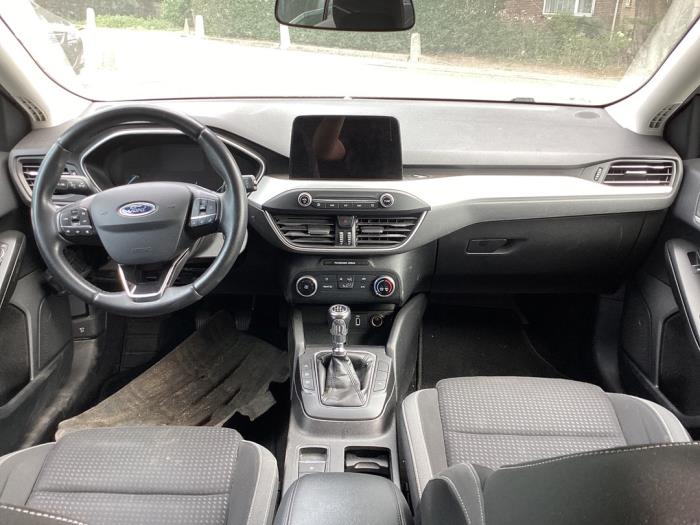 Ford Focus 4 Wagon 1.0 Ti-VCT EcoBoost 12V 100 Épave (2019, Gris)