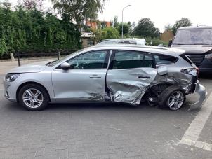 Ford Focus 4 Wagon 1.0 Ti-VCT EcoBoost 12V 100 Épave (2019, Gris)