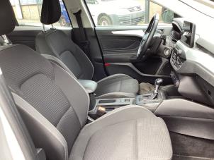 Ford Focus 4 Wagon 1.0 Ti-VCT EcoBoost 12V 100 Épave (2019, Gris)