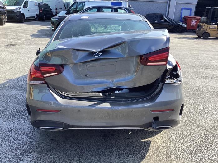 Mercedes A Limousine 1.5 A-180d Schrottauto (2019, Grau)