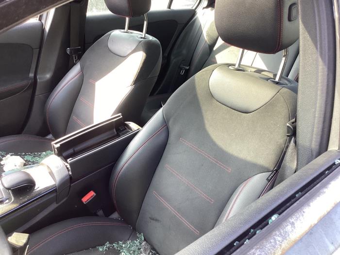 Mercedes A Limousine 1.5 A-180d Schrottauto (2019, Grau)