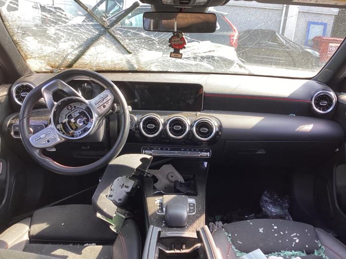 Mercedes A Limousine 1.5 A-180d Schrottauto (2019, Grau)