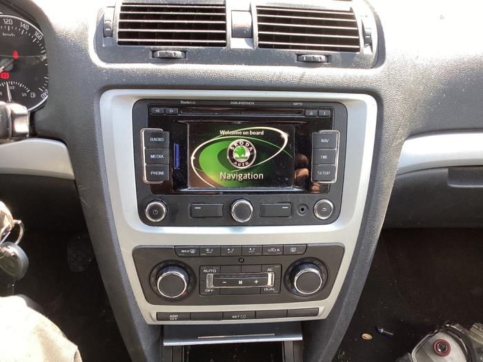Skoda Octavia Combi 1.2 TSI Samochód złomowany (2010, Czarny)