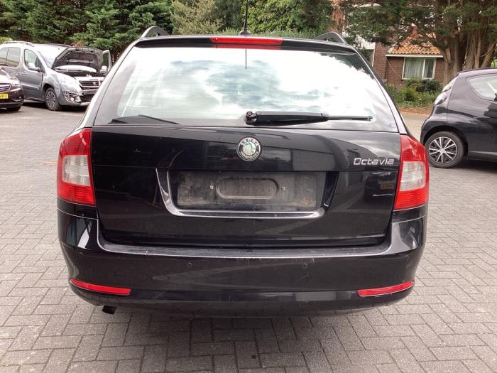 Skoda Octavia Combi 1.2 TSI Samochód złomowany (2010, Czarny)
