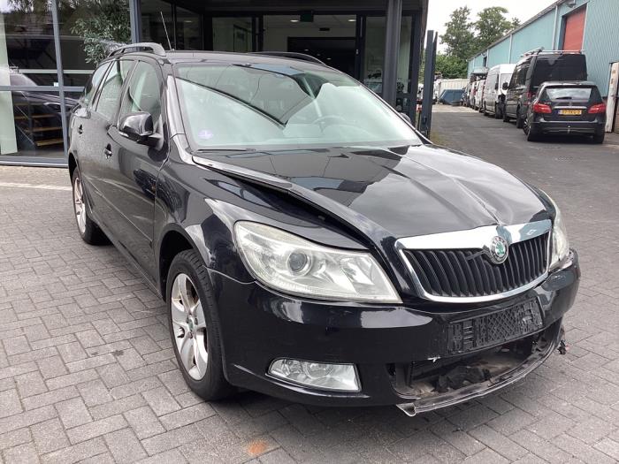 Skoda Octavia Combi 1.2 TSI Samochód złomowany (2010, Czarny)
