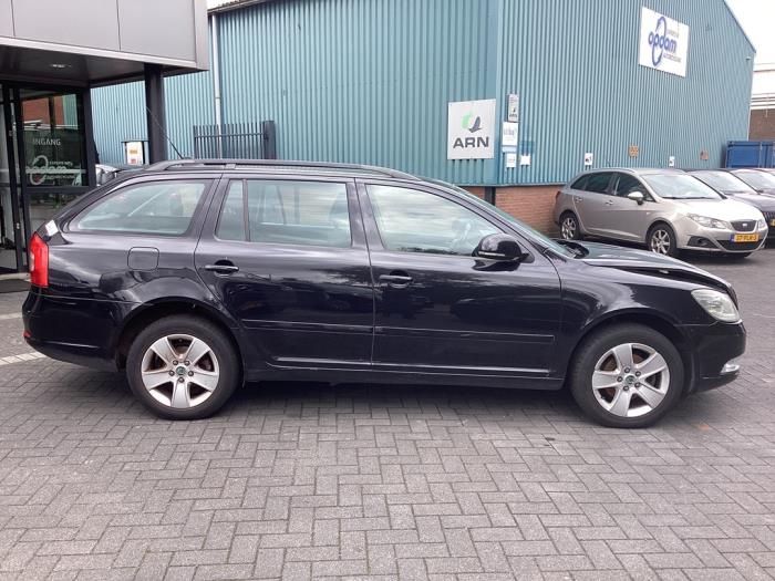 Skoda Octavia Combi 1.2 TSI Samochód złomowany (2010, Czarny)