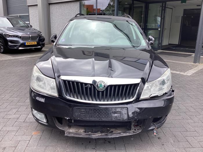 Skoda Octavia Combi 1.2 TSI Samochód złomowany (2010, Czarny)