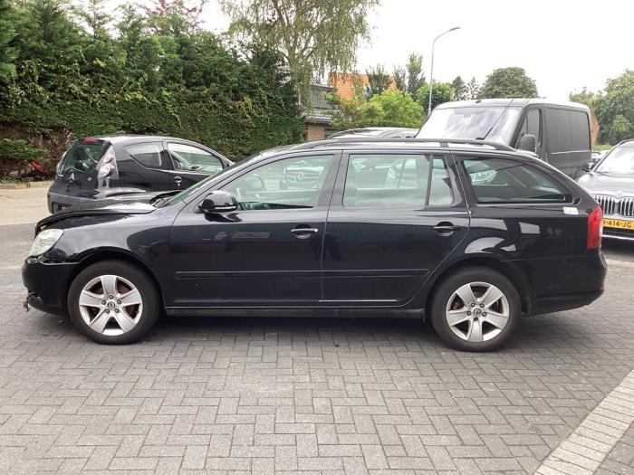Skoda Octavia Combi 1.2 TSI Samochód złomowany (2010, Czarny)