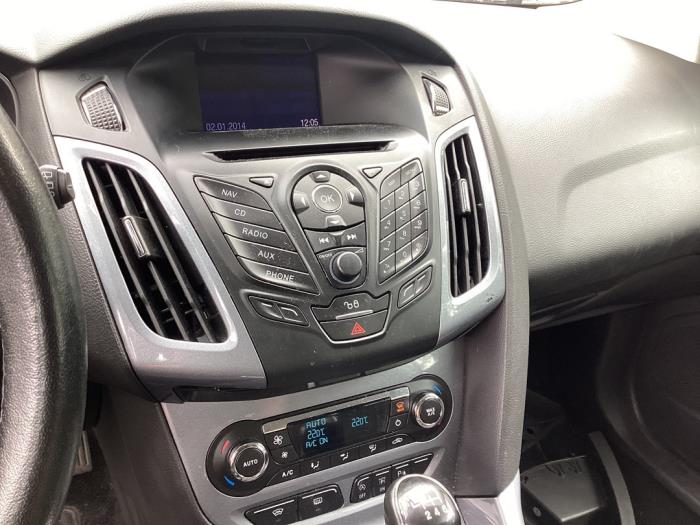 Ford Focus 3 Wagon 1.0 Ti-VCT EcoBoost 12V 125 Épave (2015, Noir)