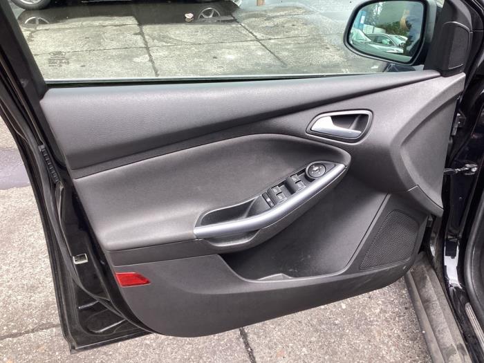 Ford Focus 3 Wagon 1.0 Ti-VCT EcoBoost 12V 125 Épave (2015, Noir)