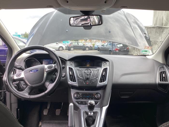Ford Focus 3 Wagon 1.0 Ti-VCT EcoBoost 12V 125 Épave (2015, Noir)