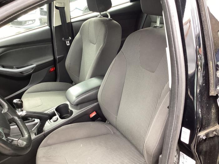 Ford Focus 3 Wagon 1.0 Ti-VCT EcoBoost 12V 125 Épave (2015, Noir)