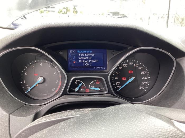 Ford Focus 3 Wagon 1.0 Ti-VCT EcoBoost 12V 125 Épave (2015, Noir)