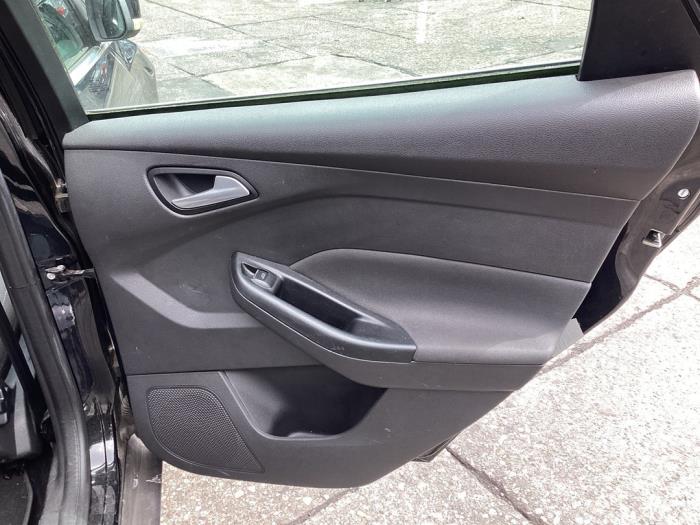 Ford Focus 3 Wagon 1.0 Ti-VCT EcoBoost 12V 125 Épave (2015, Noir)