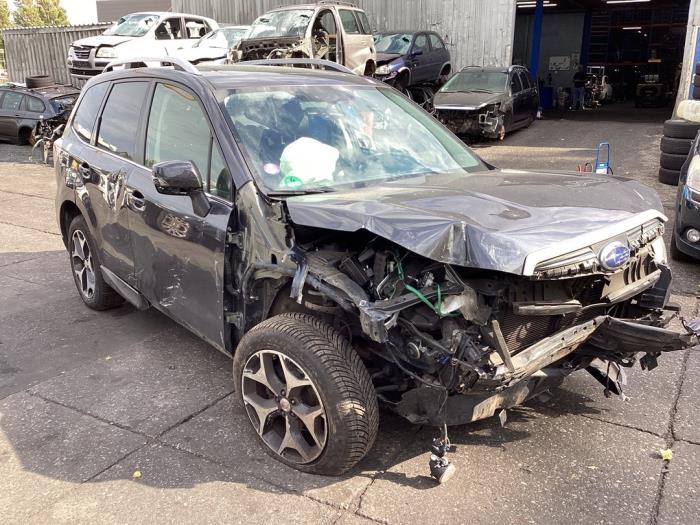 Subaru Forester 2.0 16V X Épave (2014, Gris)