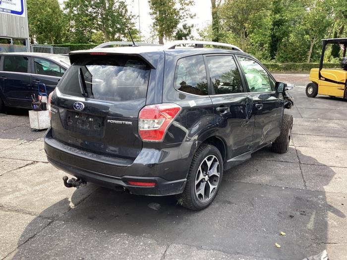 Subaru Forester 2.0 16V X Épave (2014, Gris)