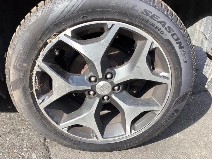 Subaru Forester 2.0 16V X Épave (2014, Gris)