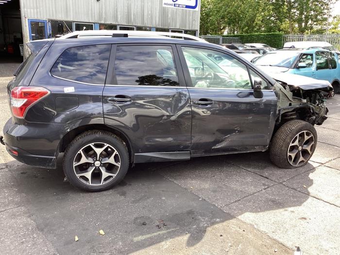 Subaru Forester 2.0 16V X Épave (2014, Gris)