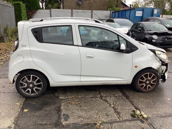 Chevrolet Spark 1.0 16V Bifuel Salvage vehicle (2011, White)