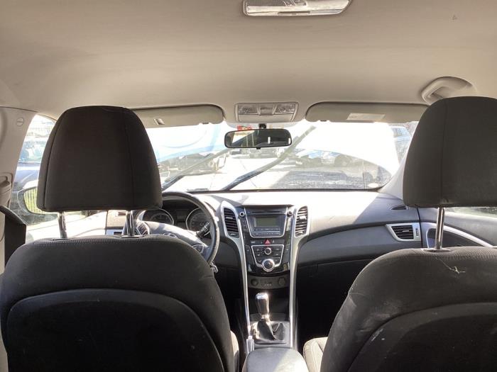 Hyundai i30 1.6 CRDi Blue Drive 16V VGT Vehículo de desguace (2012, Gris)