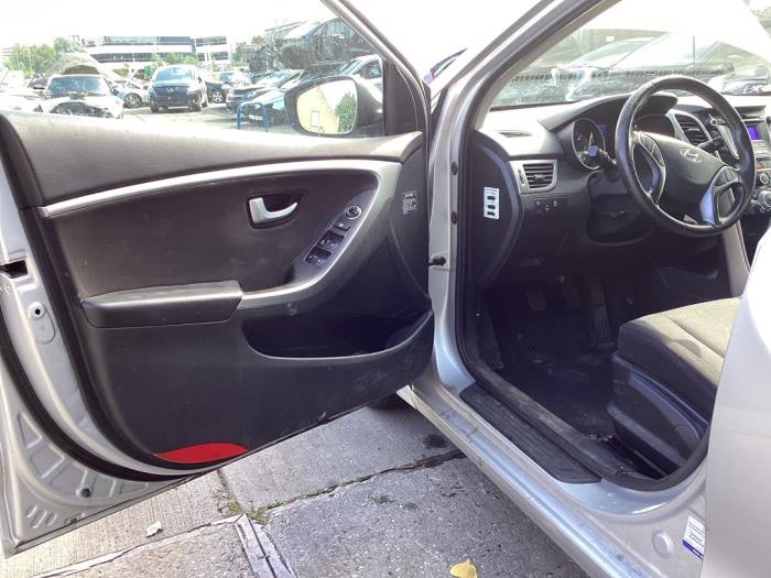 Hyundai i30 1.6 CRDi Blue Drive 16V VGT Vehículo de desguace (2012, Gris)
