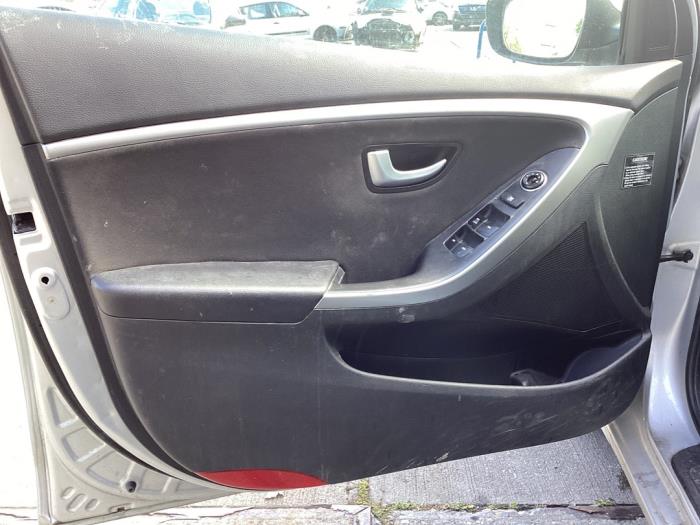 Hyundai i30 1.6 CRDi Blue Drive 16V VGT Vehículo de desguace (2012, Gris)