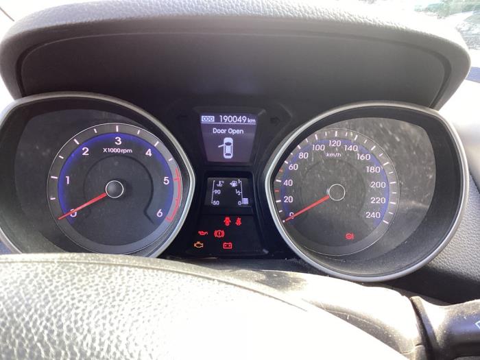 Hyundai i30 1.6 CRDi Blue Drive 16V VGT Vehículo de desguace (2012, Gris)