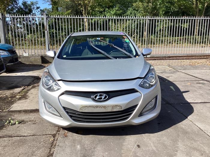 Hyundai i30 1.6 CRDi Blue Drive 16V VGT Vehículo de desguace (2012, Gris)