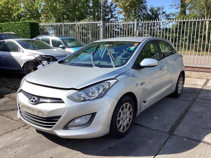 Hyundai i30 1.6 CRDi Blue Drive 16V VGT Vehículo de desguace (2012, Gris)