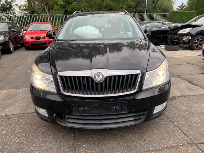 Skoda Octavia Combi 1.4 TSI 16V Salvage vehicle (2010, Black)