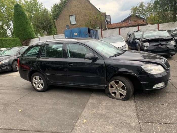 Skoda Octavia Combi 1.4 TSI 16V Salvage vehicle (2010, Black)