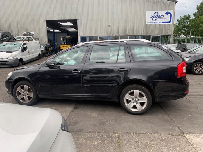 Skoda Octavia Combi 1.4 TSI 16V Salvage vehicle (2010, Black)