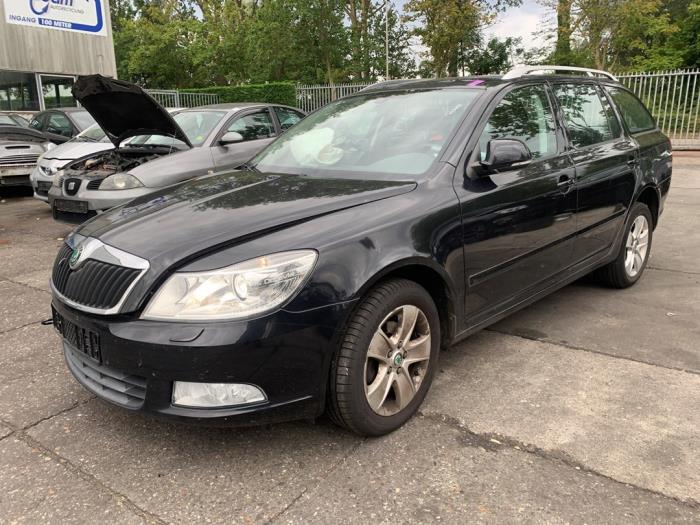 Skoda Octavia Combi 1.4 TSI 16V Salvage vehicle (2010, Black)