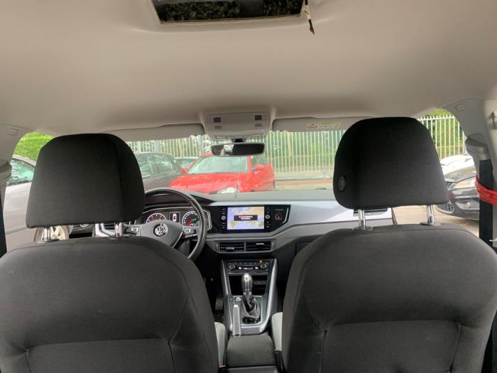 Volkswagen Polo VI 1.0 TSI 12V Samochód złomowany (2017, Czarny)