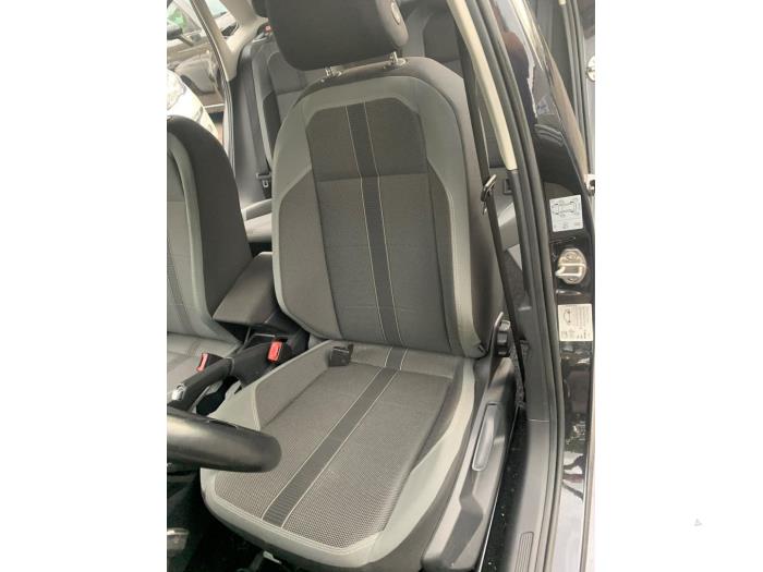 Volkswagen Polo VI 1.0 TSI 12V Samochód złomowany (2017, Czarny)