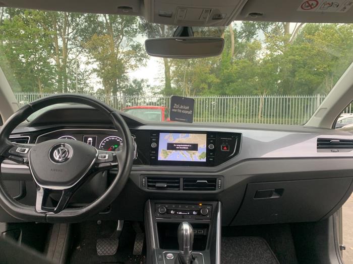 Volkswagen Polo VI 1.0 TSI 12V Samochód złomowany (2017, Czarny)