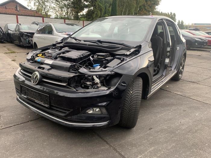 Volkswagen Polo VI 1.0 TSI 12V Samochód złomowany (2017, Czarny)